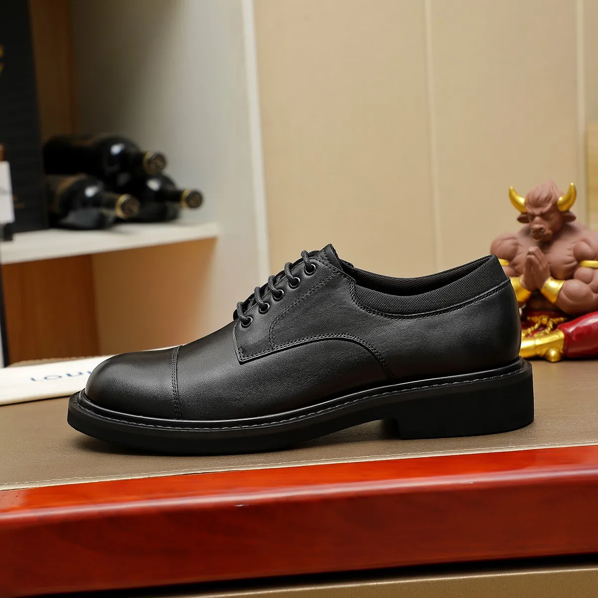 Men's shoes 💰 660 💰 Louis Vuitton LV ® 🆕 model 🔛Full shoe counter, first layer cowhide, 🐂leather lining casual shoes for men, super soft outsole, essential for driving. Counter synchronization, original first layer cowhide, completely 1:1 mold customization🌹top version, color optional! Number: 39-44 (customized at 38.45)